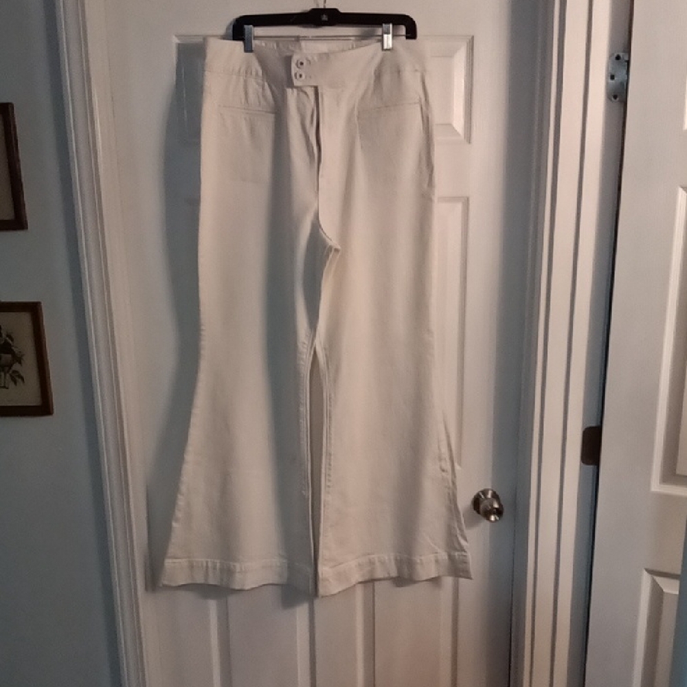 Elegant Cream Flare Jeans